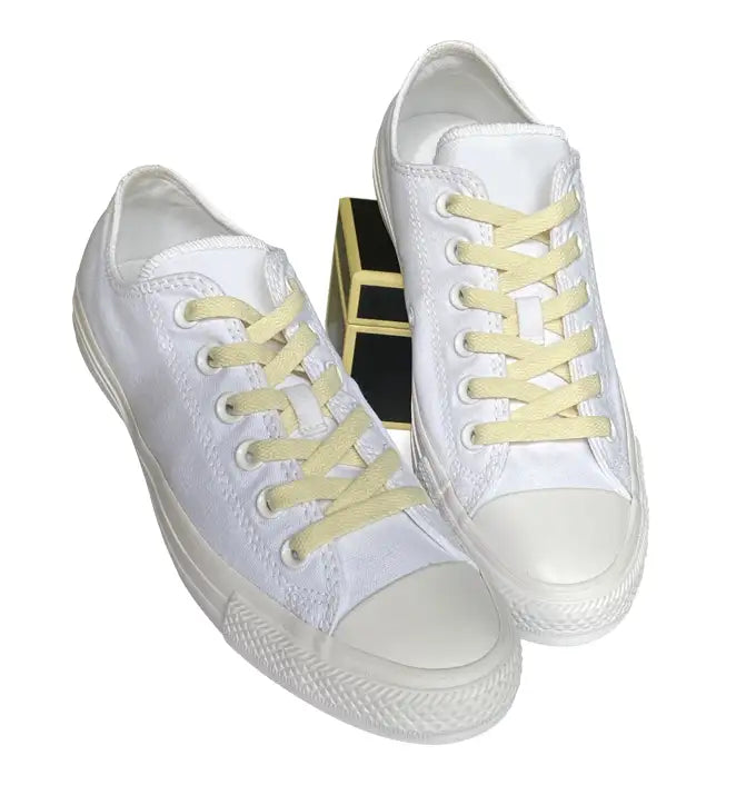 snoerebaand-sneakers-hvid-creme